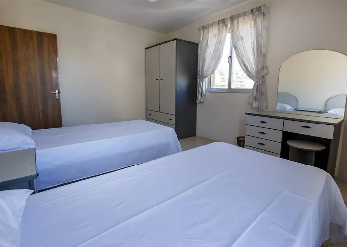 شقة 3 Bedrm Balluta Bay سليمة