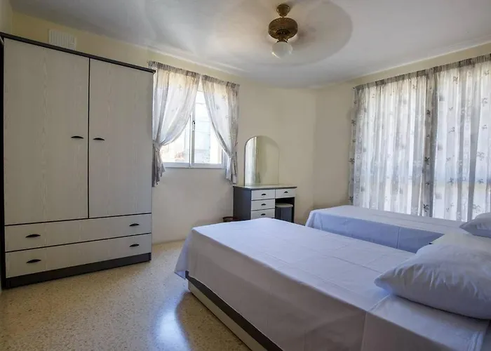 3 Bedrm Balluta Bay شقة سليمة